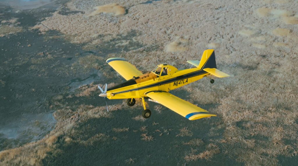 larviciding-plane-in-air-applying-aerial-treatment