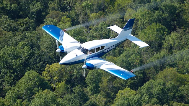 plan-flying-spraying
